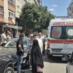 Sultangazi’de bir adam 6. kattan düşerek ağır yaralandı, babasının başucunda gözyaşı döktü