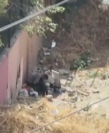 Okul önünde uyuşturucu kullanırken önce kameralara, sonra polise yakalandılar