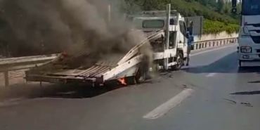 Bağcılar TEM Otoyolu’nda çekici yangını: Alevler sürücülerin müdahalesiyle söndürüldü