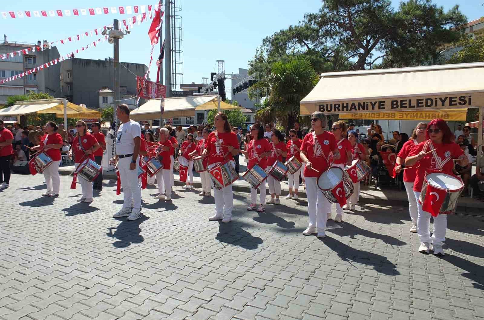 Balıkesir’de Halk Bandosu törenlere renk kattı