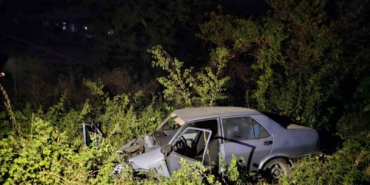 Bursa’da kontrolden çıkan otomobil şarampole uçtu: 2 yaralı