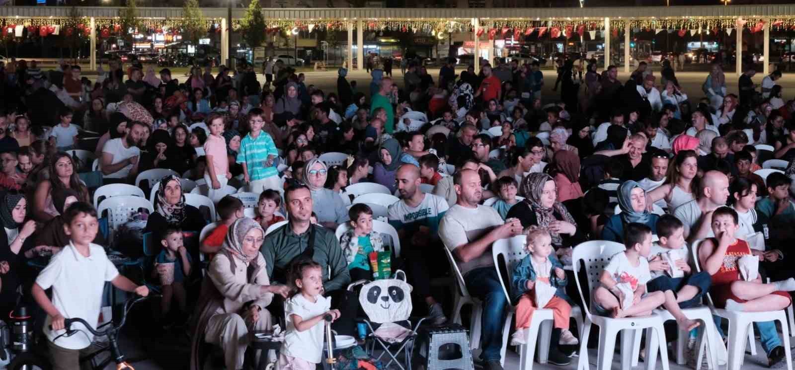 İzmit’te yıldızların altında "Rafadan Tayfa" keyfi