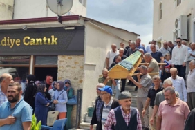 Ambulans kazasında hayatını kaybeden felçli kadın son yolculuğuna uğurlandı