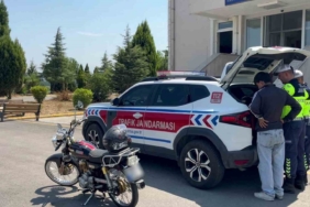 Tehlikeli şov pahalıya patladı: Motoru bağlandı, ehliyeti gitti