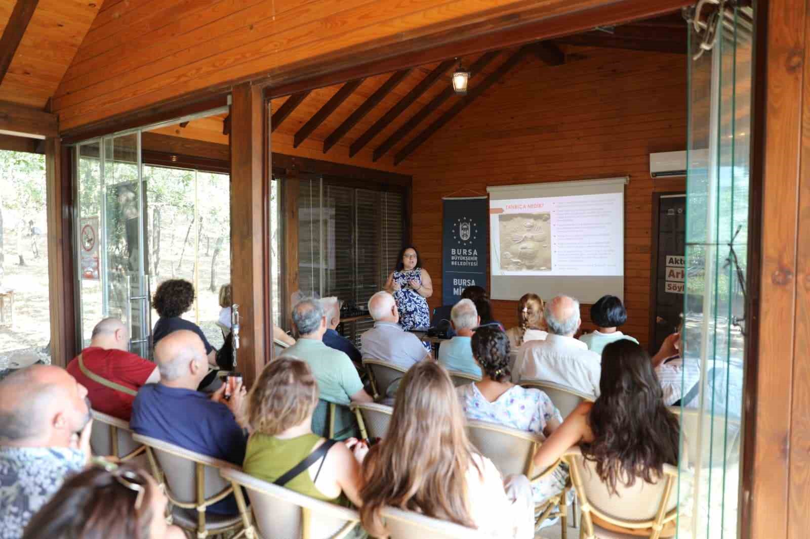 Büyükşehir Belediyesi’nin düzenlediği ’Aktopraklık arkeoloji söyleşileri’, arkeoloji meraklılarını Bursa’da buluşturuyor
