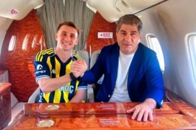 Kerem Aktürkoğlu Fenerbahçe formasını giydi