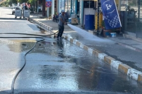 Bayırköy’de caddeler tazyikli su ile temizleniyor