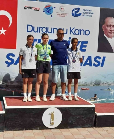 Bursa Büyükşehir Belediyesporlu kanocular madalyaları topladı