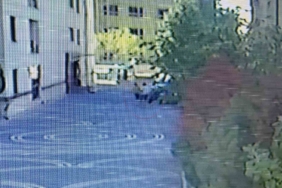 Karısı tarafından iki yerinden bıçaklandı: Yaralı kocanın tepki dahi vermediği dehşet anı kamerada