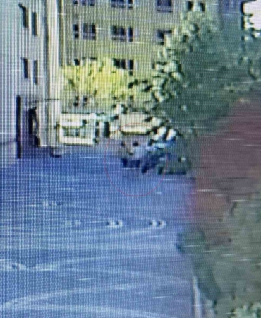 Karısı tarafından iki yerinden bıçaklandı: Yaralı kocanın tepki dahi vermediği dehşet anı kamerada