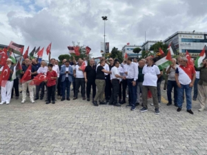 Galericiler esnafından Gazze protestosu: İsrail Başbakanı Netanyahu’nun maketi tekmelendi
