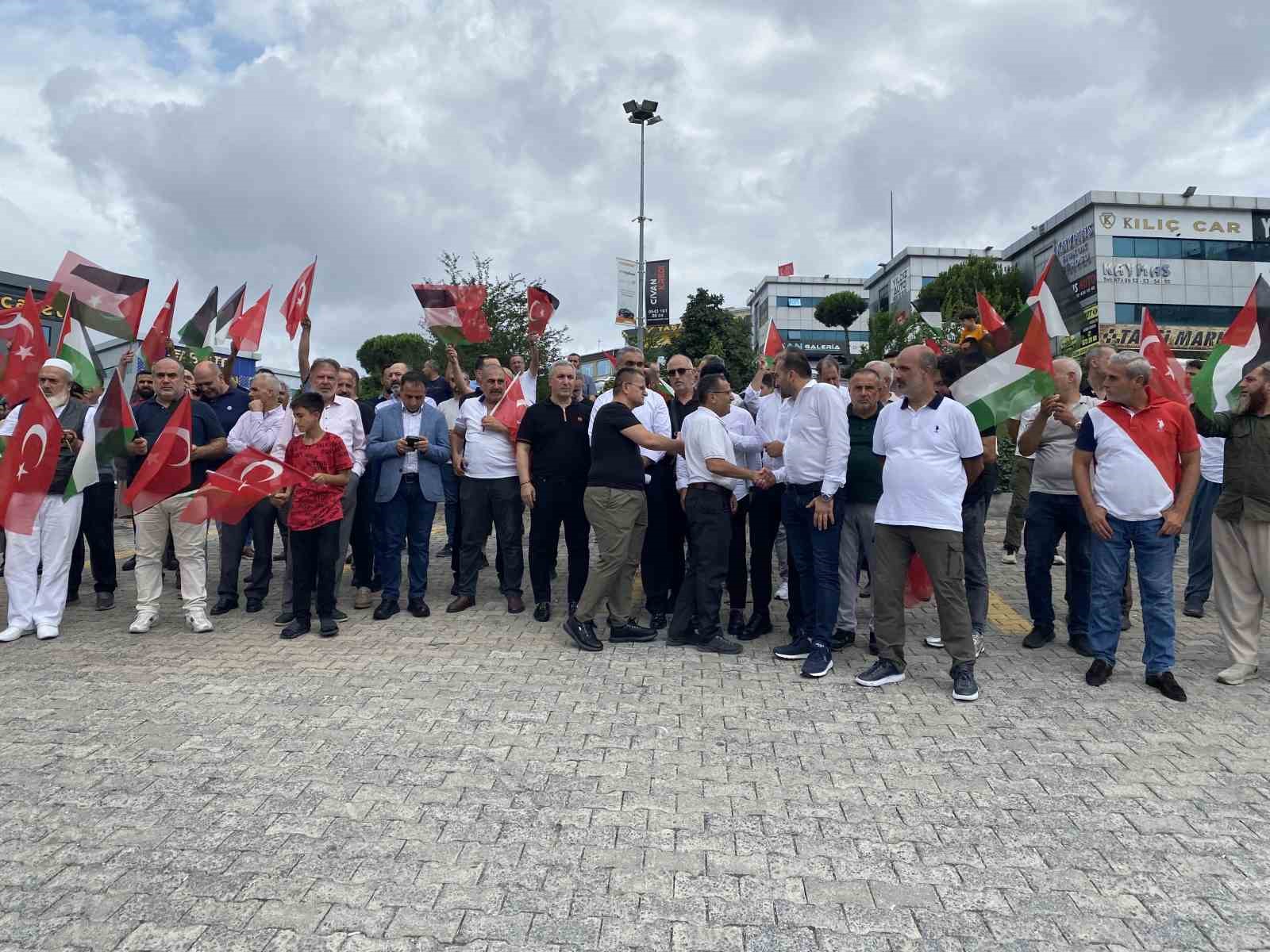 Galericiler esnafından Gazze protestosu: İsrail Başbakanı Netanyahu’nun maketi tekmelendi