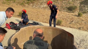 Arnavutköy’de 25 metrelik kuyuya inen bir kişi mahsur kaldı