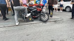 Bayrampaşa’da motosiklet yayaya çarptı