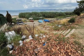 Arifiye Gölbaşı Park’ta çevre rezaleti: Piknik alanı çöplüğe döndü