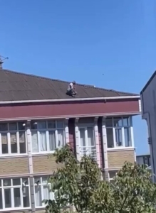 Arnavutköy’de tedbirsiz tamirat yürekleri ağızlara getirdi: O anlar kamerada