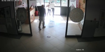 Sahte beyan ile işlem yapmak isteyen veli okul idaresine bıçakla saldırdı