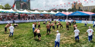 Ata sporunun kalbi Arnavutköy’de attı: İstanbul’un Kırkpınar’ı binlerce güreşseveri buluşturdu