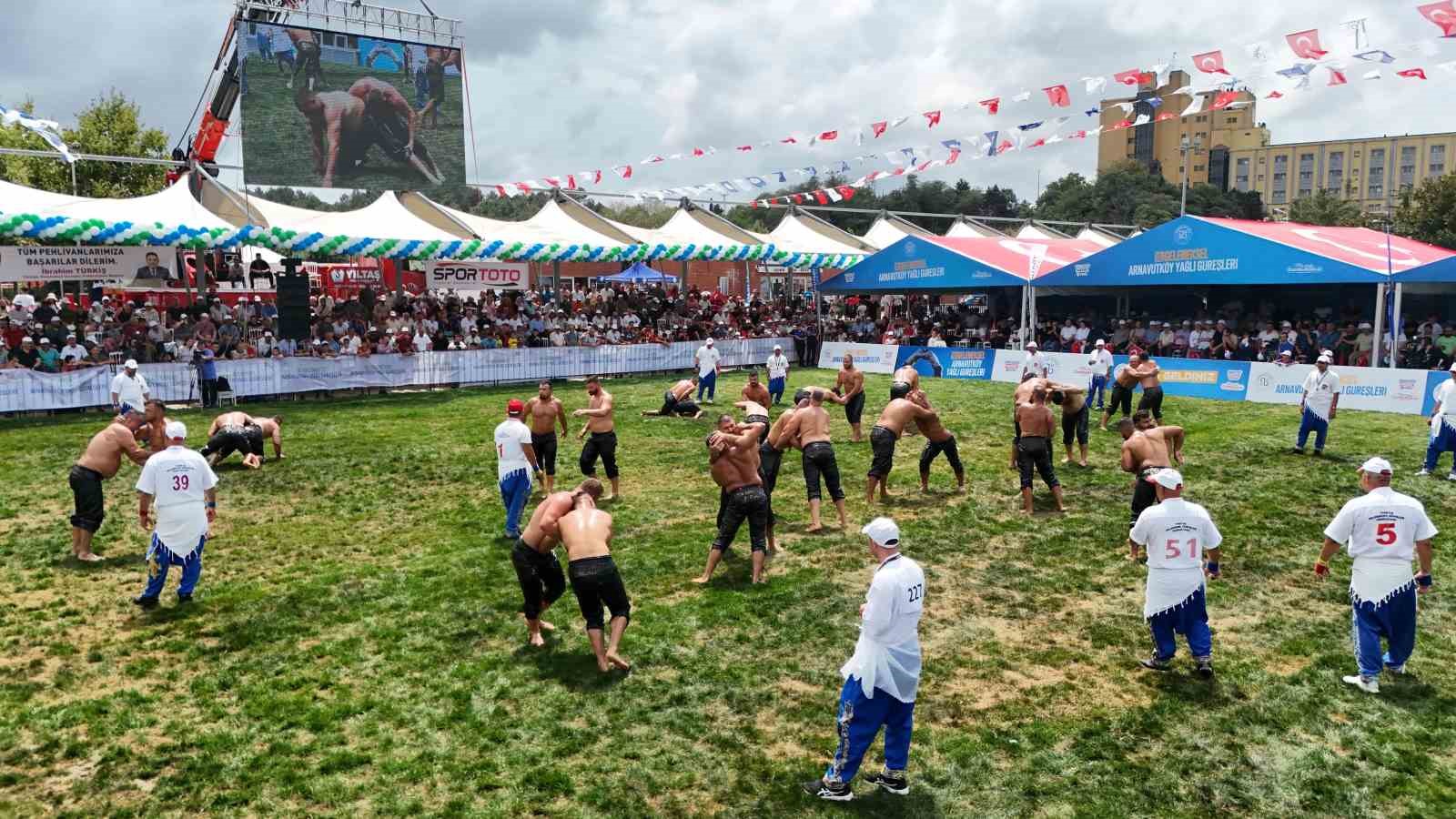 Ata sporunun kalbi Arnavutköy’de attı: İstanbul’un Kırkpınar’ı binlerce güreşseveri buluşturdu