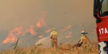 Çanakkale’de orman yangınına 8 uçak, 4 helikopter havadan müdahale ediyor