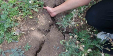 Derenin kuruduğunu ilk kez gördüler: Çiftçiler imece usulü ayakta