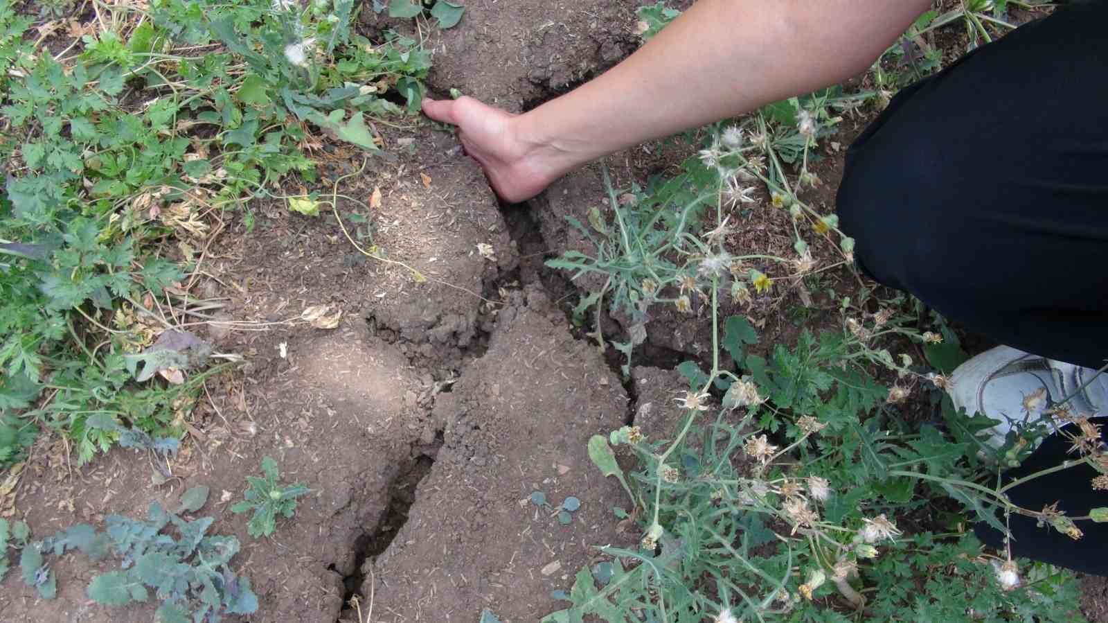 Derenin kuruduğunu ilk kez gördüler: Çiftçiler imece usulü ayakta