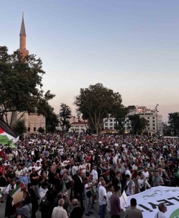 İstanbul’da "Gazze’ye Umut Işığı Ol" yürüyüşü: Binlerce kişi Ayasofya Camii’ne yürüdü