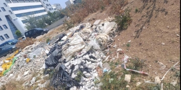 Bilecik Devlet Hastanesi etrafını çöpler sardı