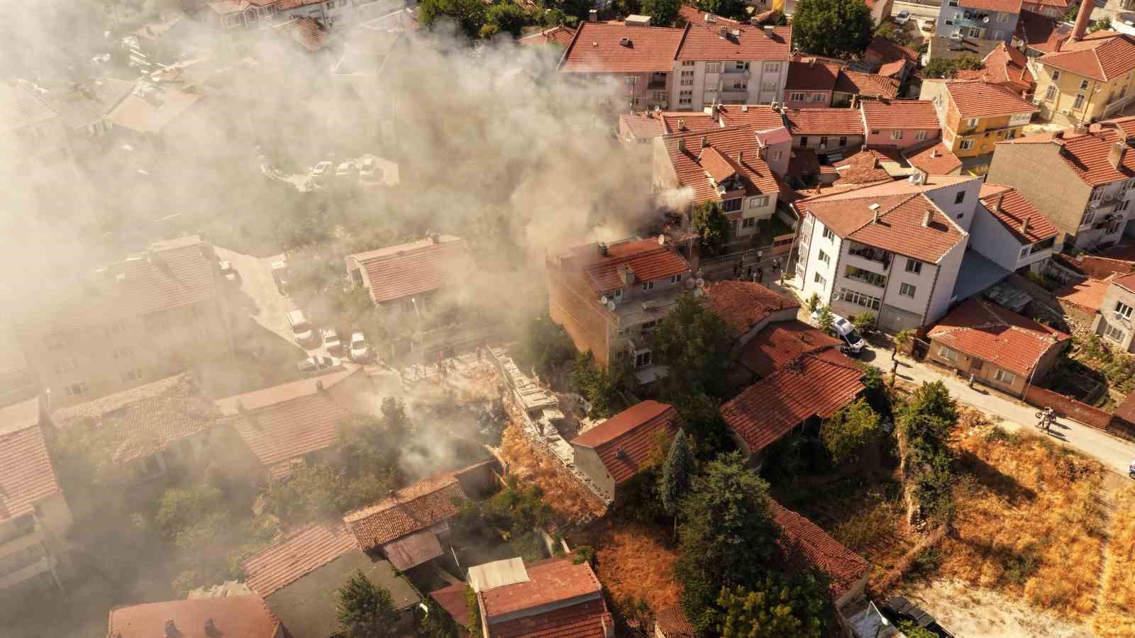 Bozüyük’te müstakil evde çıkan yangın ekipler tarafından söndürüldü