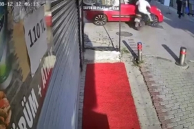 Yürüyüş yolunda motosiklet ile otomobil çarpıştı: 1 yaralı