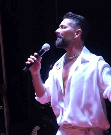 20 yıl sonra ilk sahneye çıktığı mekana geri döndü