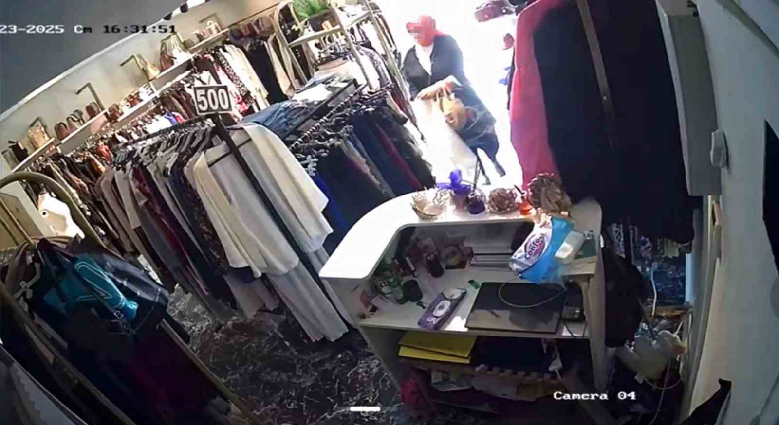 Geldi, 10 saniyede çaldı ve gitti