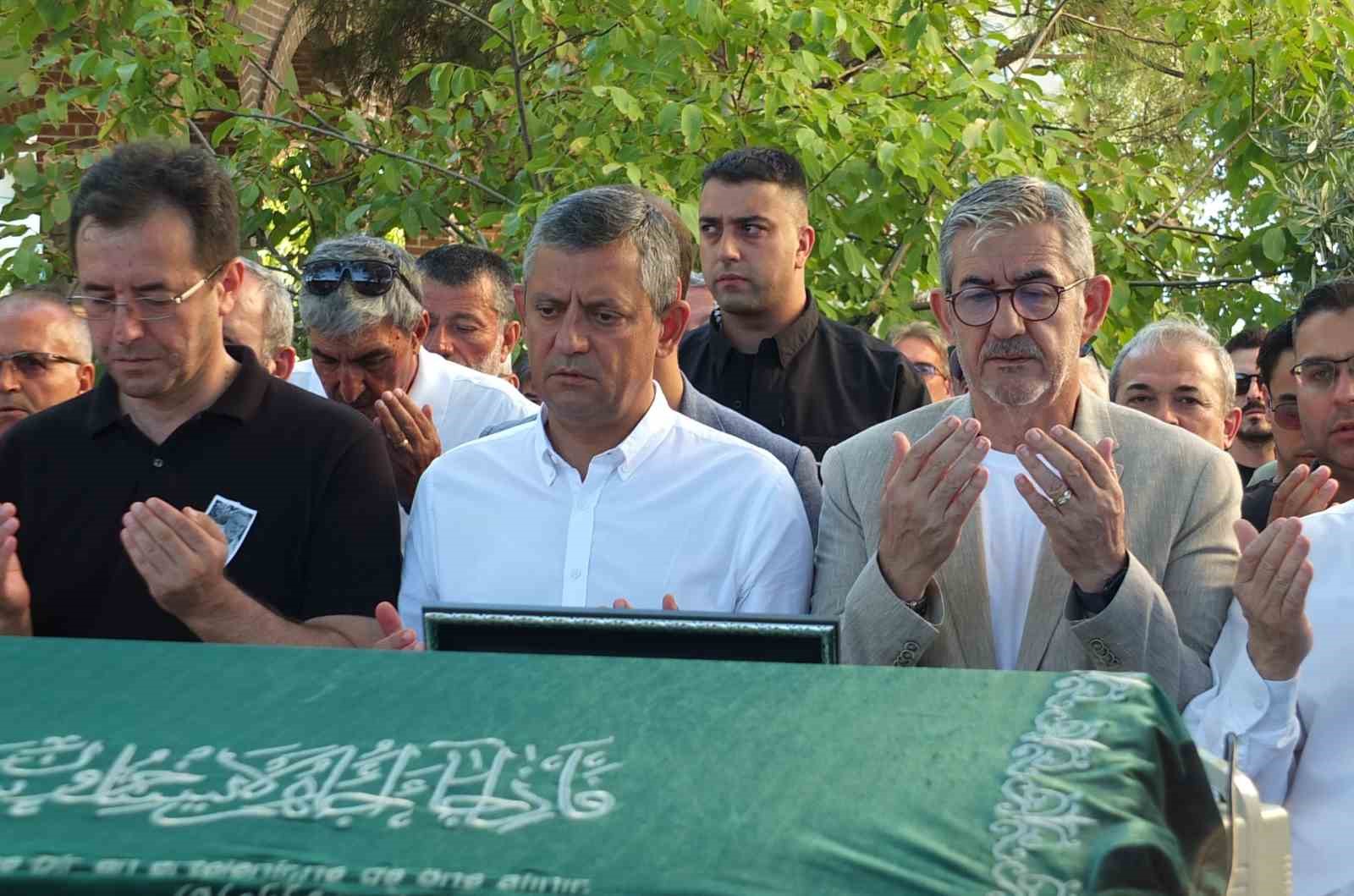 CHP Genel Başkanı Özel, Balıkesir’de cenaze törenine katıldı
