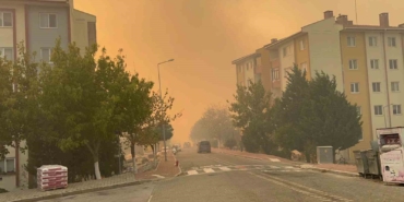 Çanakkale şehir merkezi dumanlara teslim oldu, sokaklar boşaltılıyor