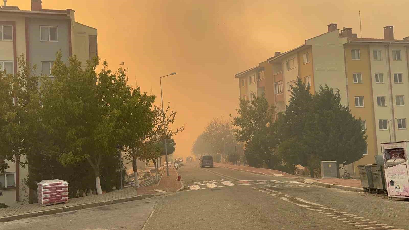 Çanakkale şehir merkezi dumanlara teslim oldu, sokaklar boşaltılıyor