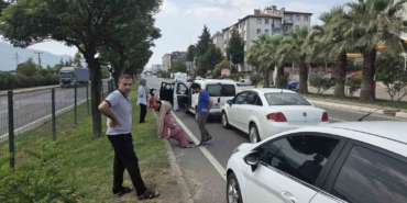 3 otomobil bir birine girdi, 1 bebek ve çocuk yaralandı