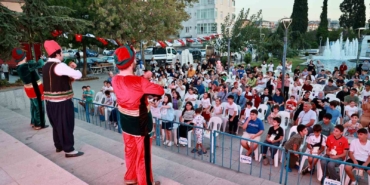 Miniklere açık havada sinema keyfi