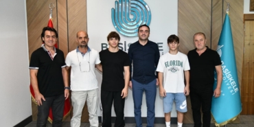 Başkan Özlü başarılı sporcuları ağırladı