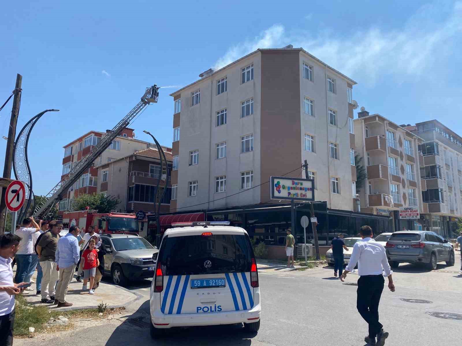 Çatı katında yapılan kaynak yangına neden oldu