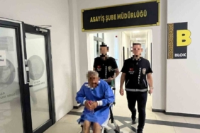 Karısını öldürmüştü, tekerlekli sandalye ile sevk edildiği adliyede tutuklandı