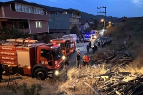 Sakarya’da elektrik direğinde yaşanan patlama yangına sebep oldu