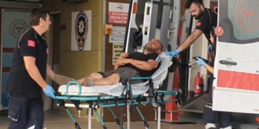 İnegöl’de kum yüklü tır devrildi: Sürücü yaralandı