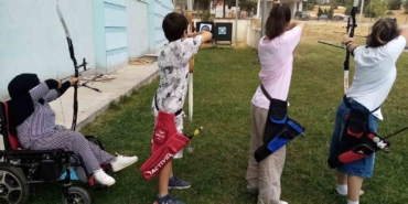 Bahçelievler yüzme havuzu bahçesinde okçuluk rüzgarı