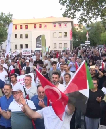 Bursa’da yüzlerce kişi Gazze için yürüdü