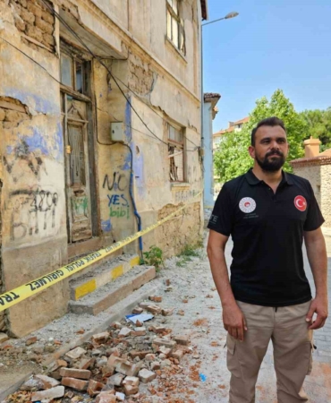 Depremde hasar gören Sındırgı’da bilimsel çalışmalar sürüyor