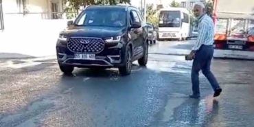 Patlayan borudan sular dereye aktı, vatandaşlar tepki gösterdi