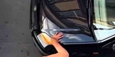 Üsküdar’da satırlı saldırgan park halindeki araçlara zarar verdi