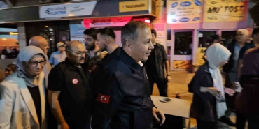 İçişleri Bakanı Ali Yerlikaya 6.1’lik depremin yaşandığı Sındırgıda açıklamalarda bulundu