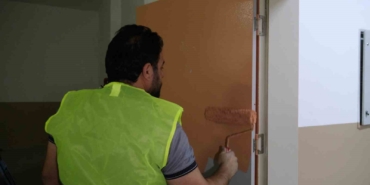 Esenyurt Belediyesi okulları yenileme çalışmasına hız kesmeden devam ediyor