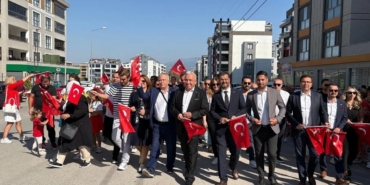 Nilüfer’de coşkulu 30 Ağustos Zafer Bayramı yürüyüşü